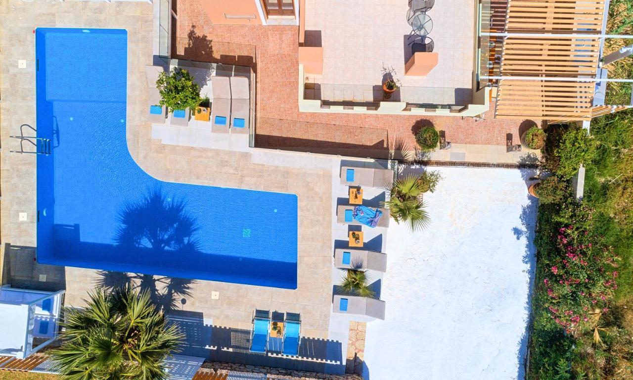 Island Villa Heated Pool 耶奥伊乌波利斯 外观 照片