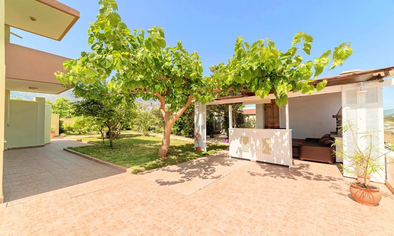 Island Villa Heated Pool 耶奥伊乌波利斯 外观 照片