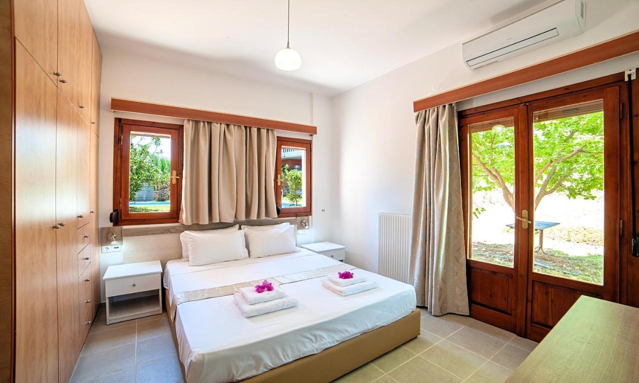 Island Villa Heated Pool 耶奥伊乌波利斯 外观 照片