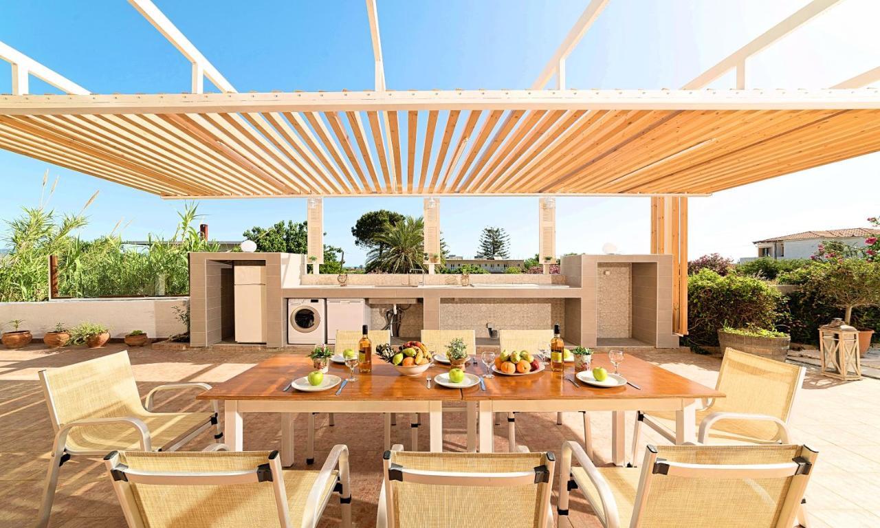 Island Villa Heated Pool 耶奥伊乌波利斯 外观 照片