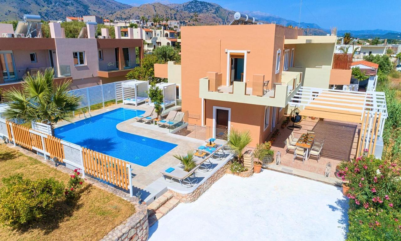 Island Villa Heated Pool 耶奥伊乌波利斯 外观 照片