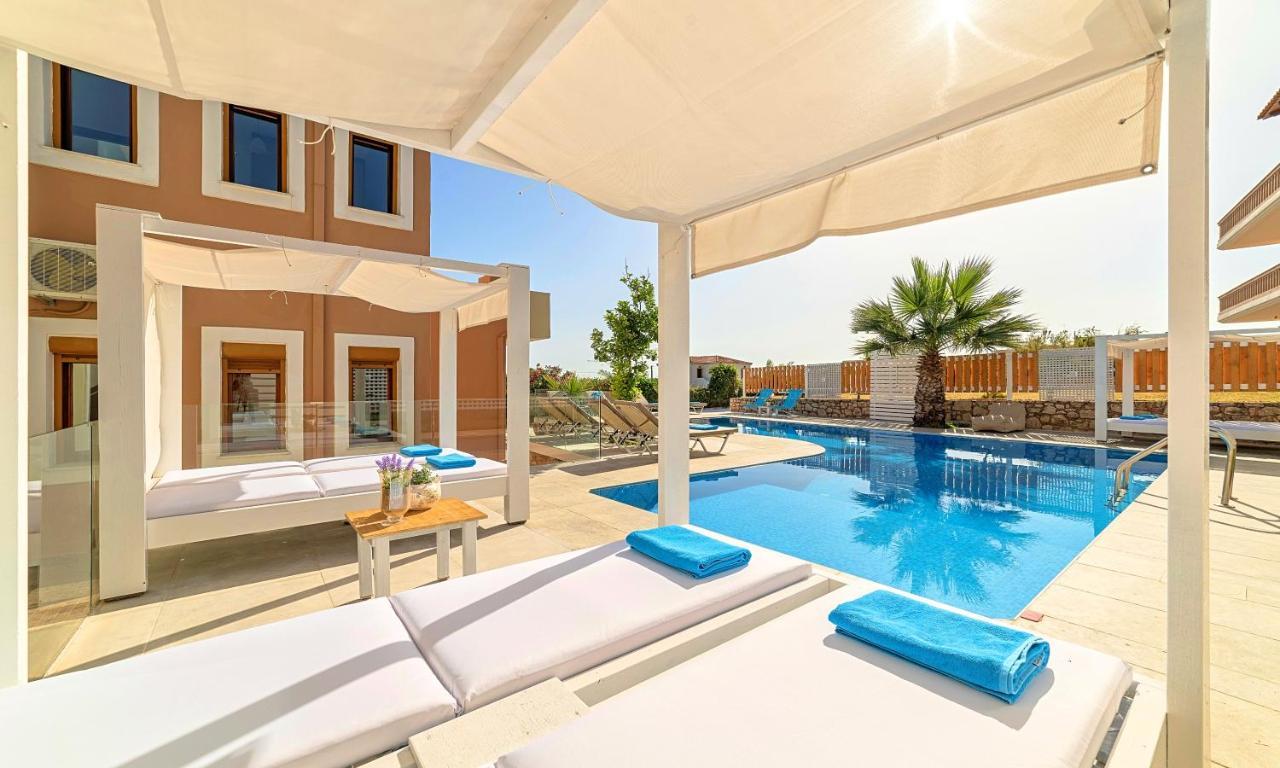 Island Villa Heated Pool 耶奥伊乌波利斯 外观 照片