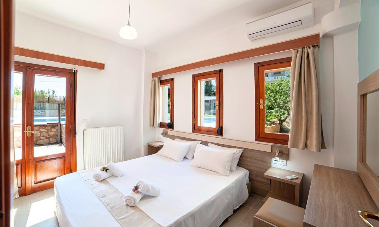 Island Villa Heated Pool 耶奥伊乌波利斯 外观 照片