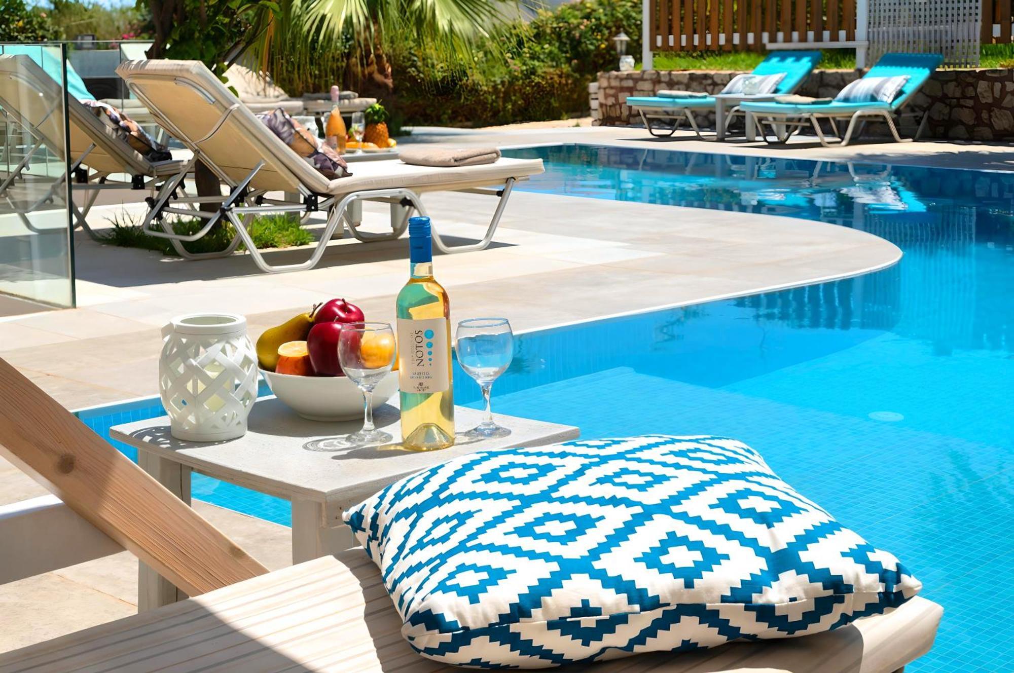 Island Villa Heated Pool 耶奥伊乌波利斯 外观 照片